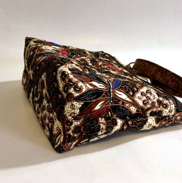 Conceal Carry Brown Batik Bag-conceal carry purse, gun purse, gun bag, womans gun bag, crossbody conceal carry bag, batik purse, brown purse, medium womans bag, medium gun purse, quilted womans purse, quilted conceal carry bag, quilted tote, conceal carry tote